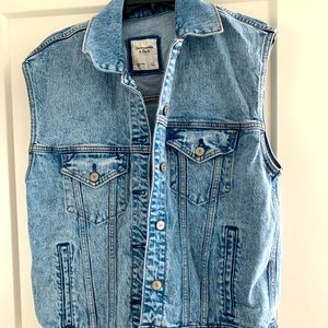Oversized jean vest